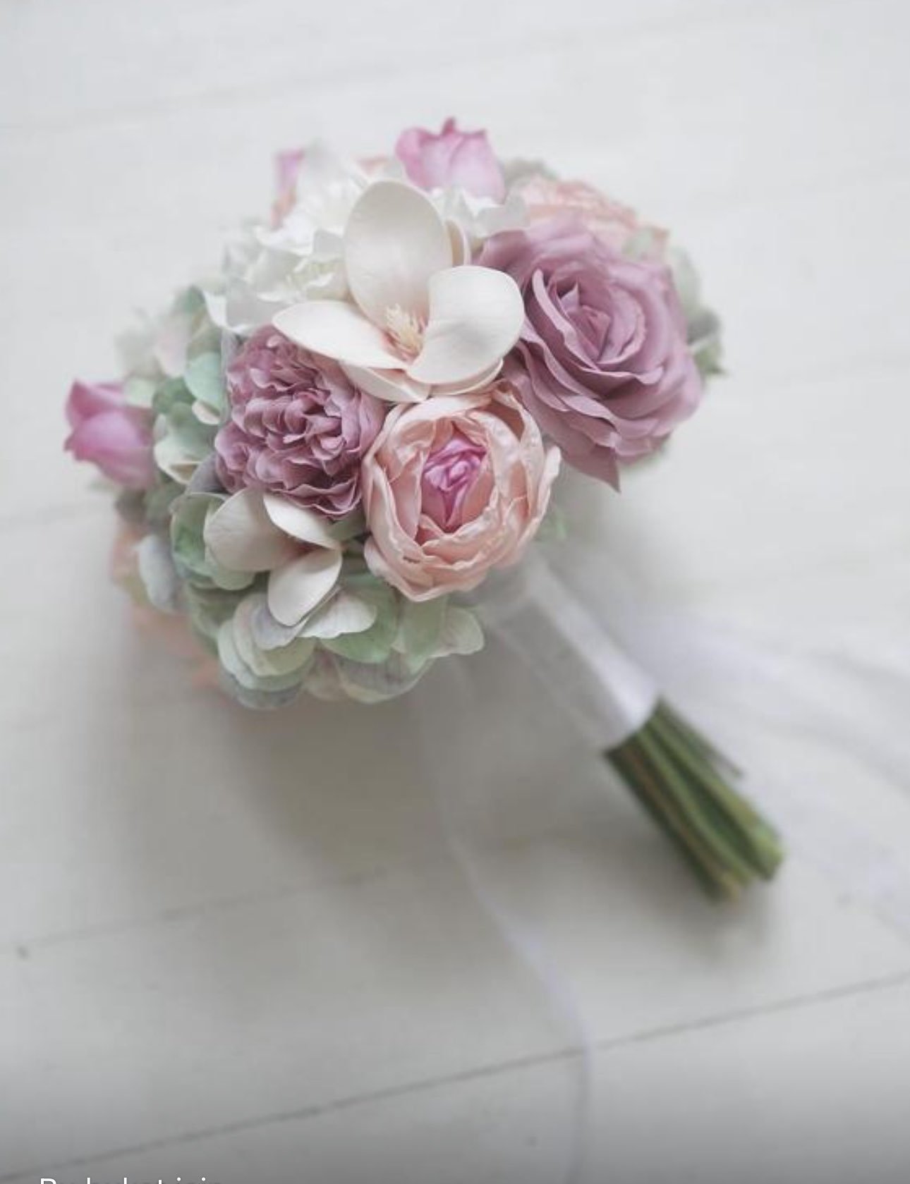 Nazenin – Beyaz soft pembe ithal yapay çiçek gelin buketi